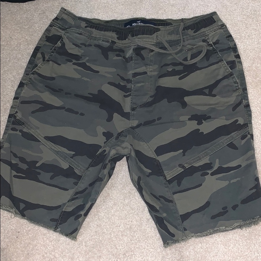 Men’s Hollister Camo flex shorts